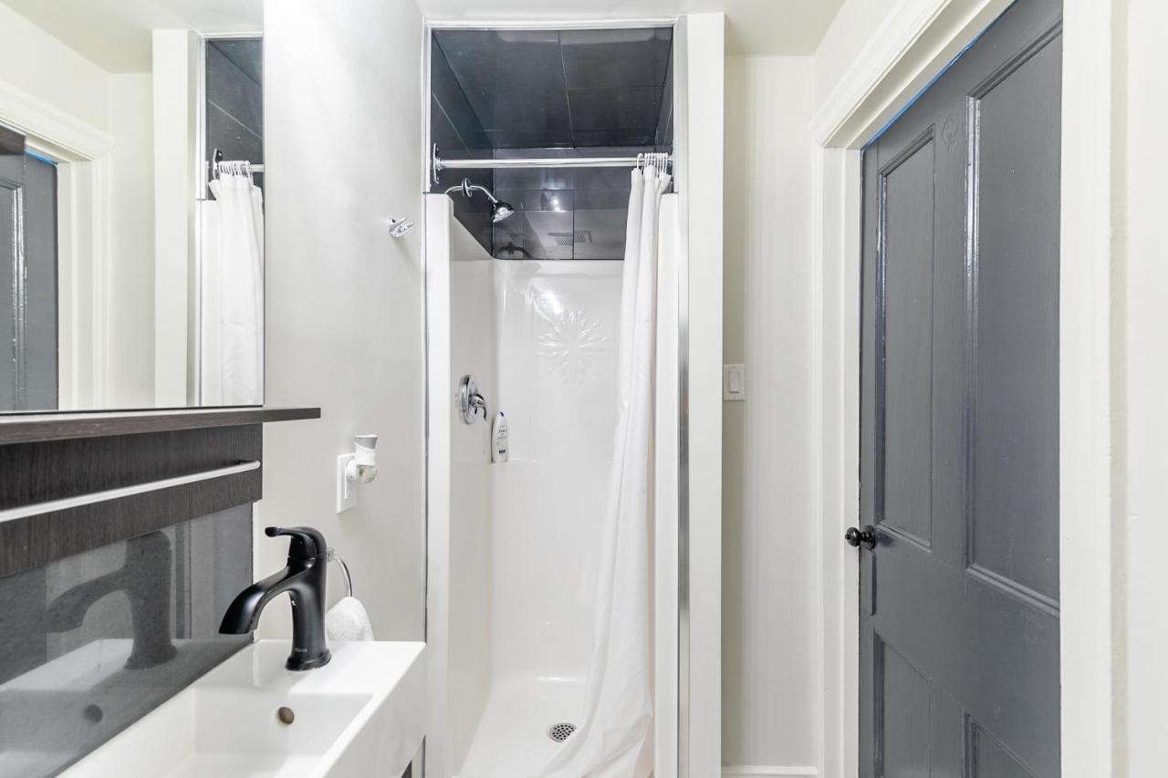 Upscale 1Br - Boutique Apartment - Prime Location Downtown! Hamilton Esterno foto